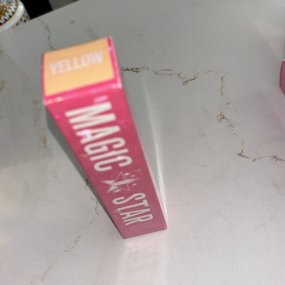 jeffreestar magic star yellow concealer - Picture 4 of 5